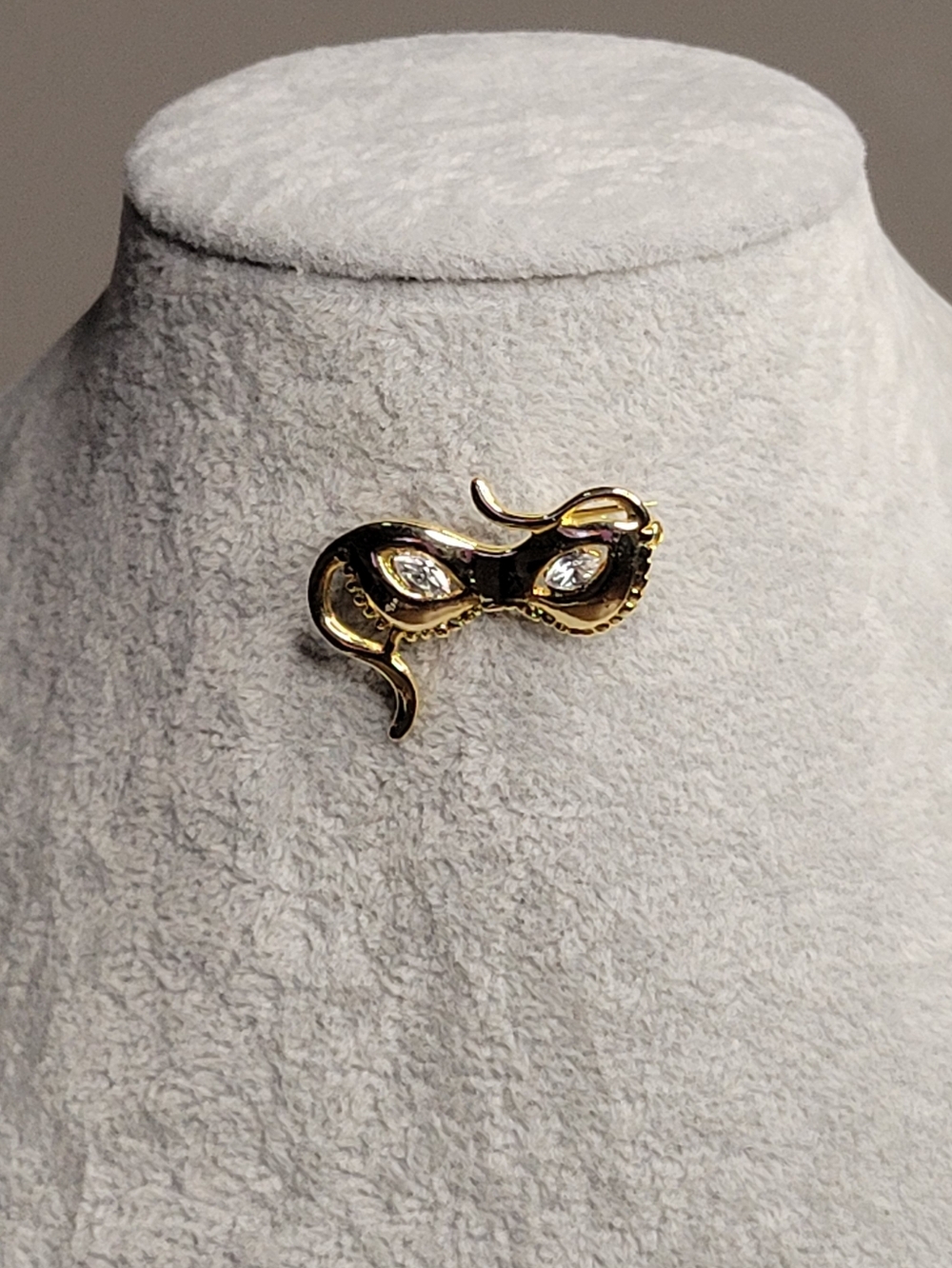 Masquerade Mask Brooch Pin